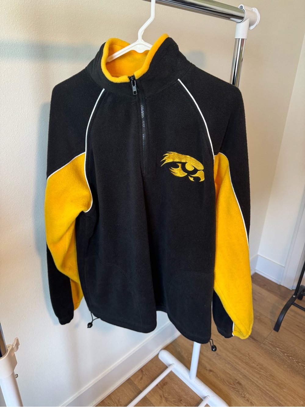 RUSSELL ATHLETIC IOWA HAWKEYES MENS QUARTER ZIP UP LONG SLEEVE SWEATER SIZE L